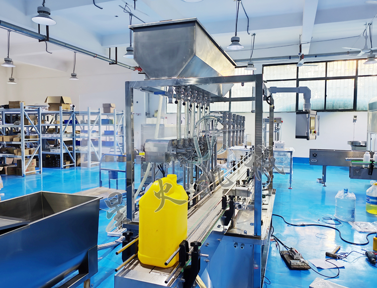 液體自動灌裝機|玻璃防凍液灌裝機實拍